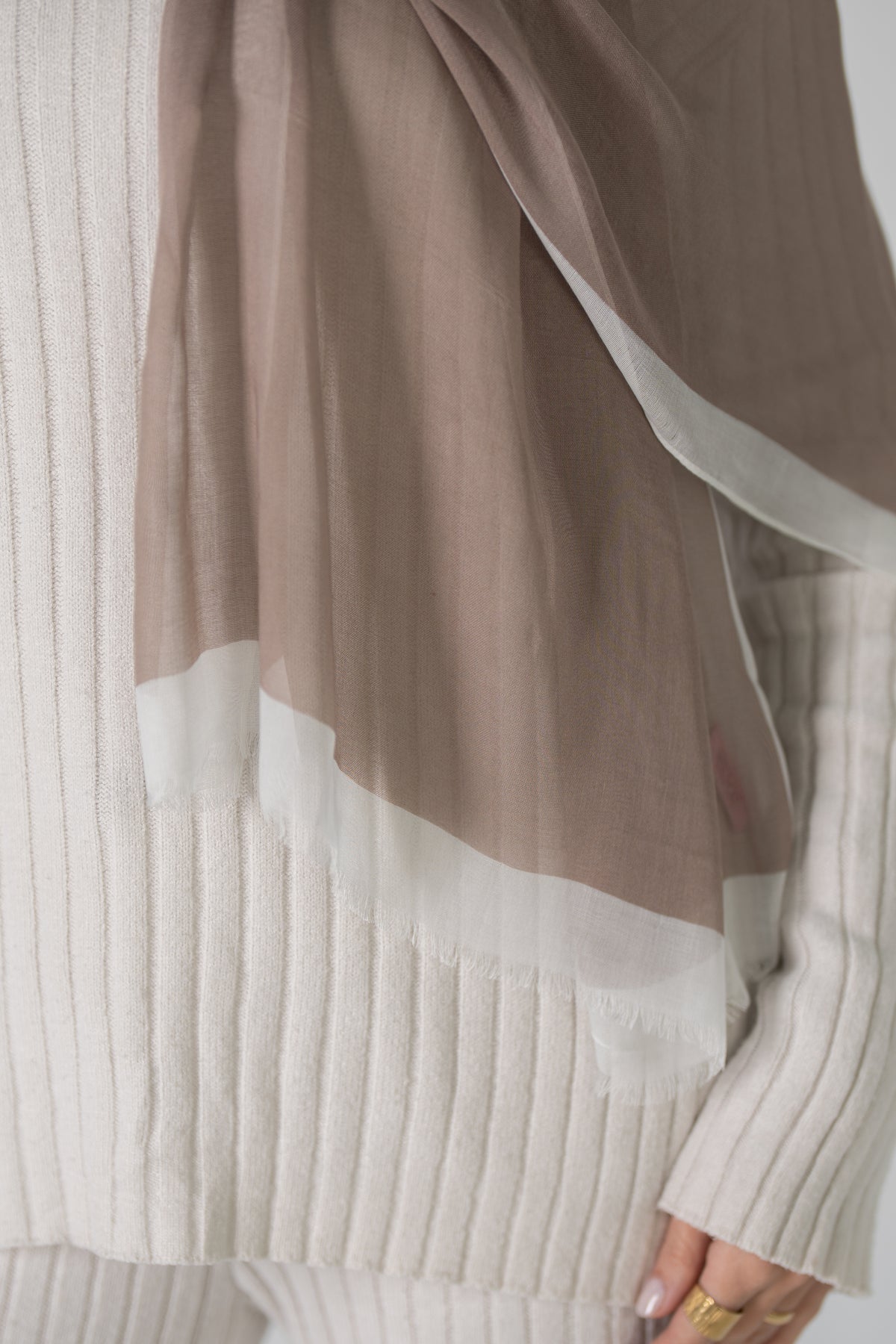 Beige/Off White